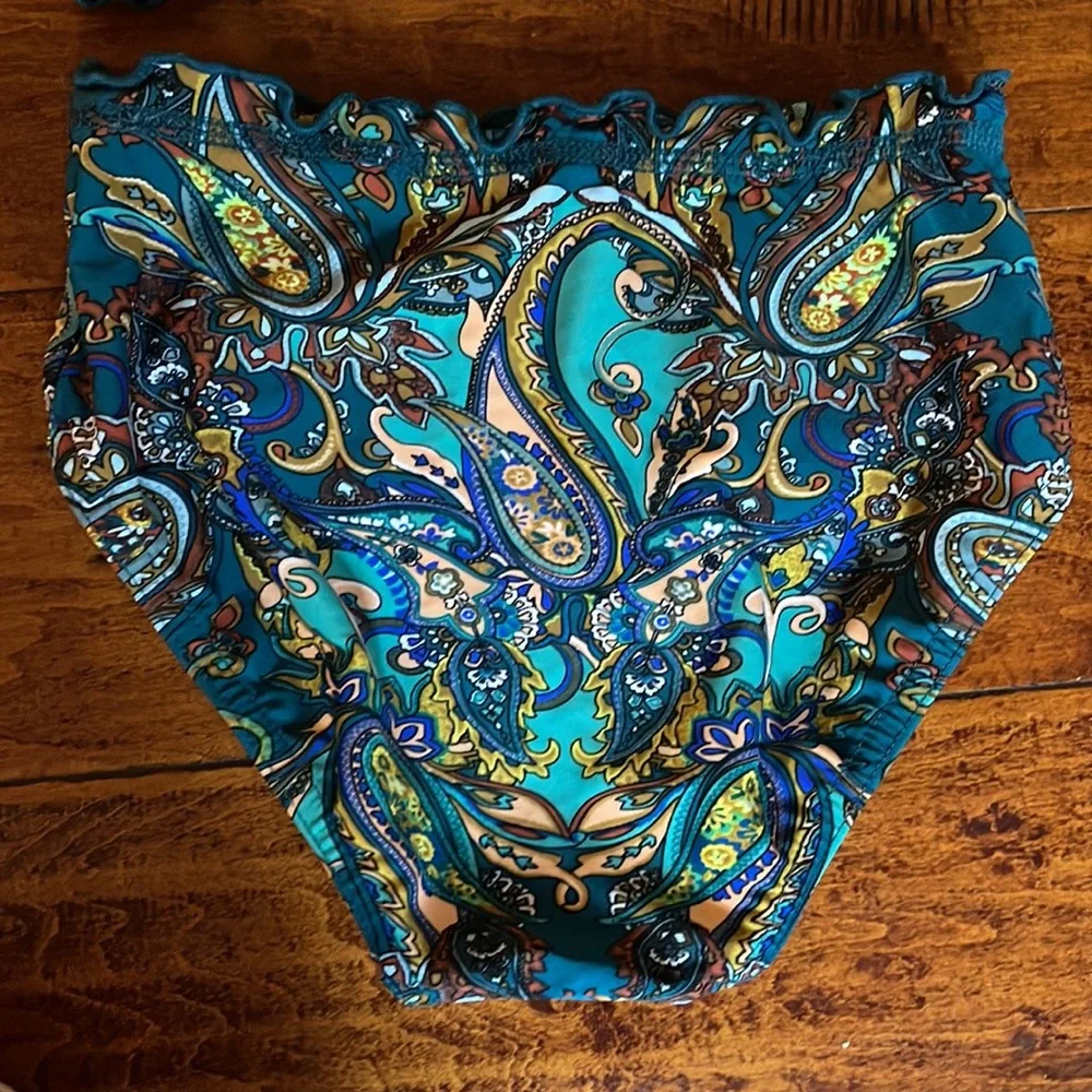 Two piece dance outfit by Countours designed. (Lea Marie) Size CL. Like new - Picture 5 of 12